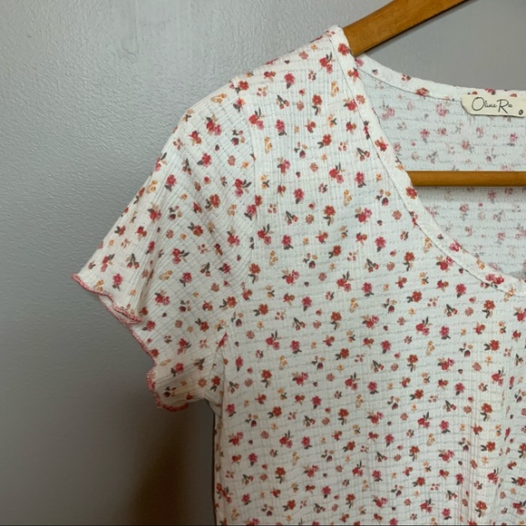 Olivia Rae Floral Top - Picture 7 of 9